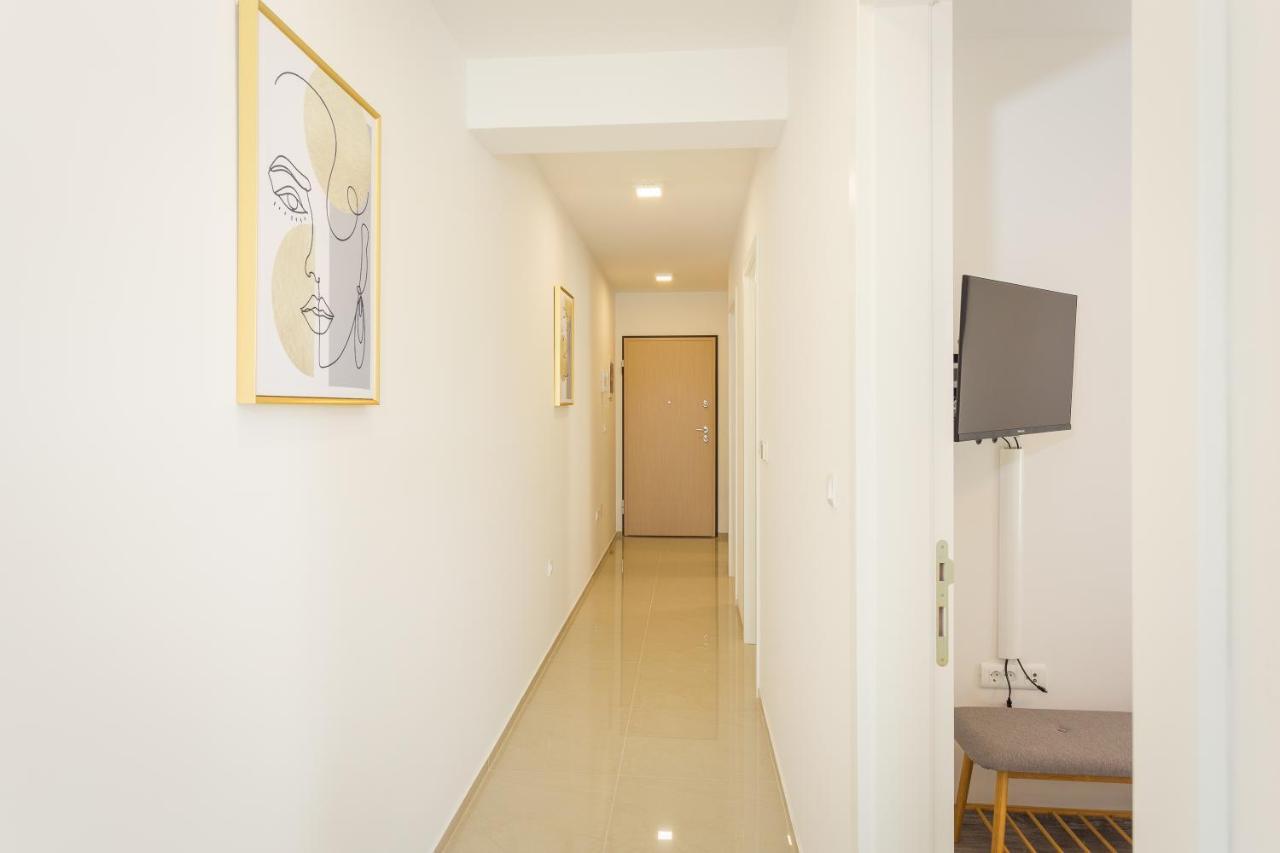 Ferienwohnung Luton Banjole Exterior foto
